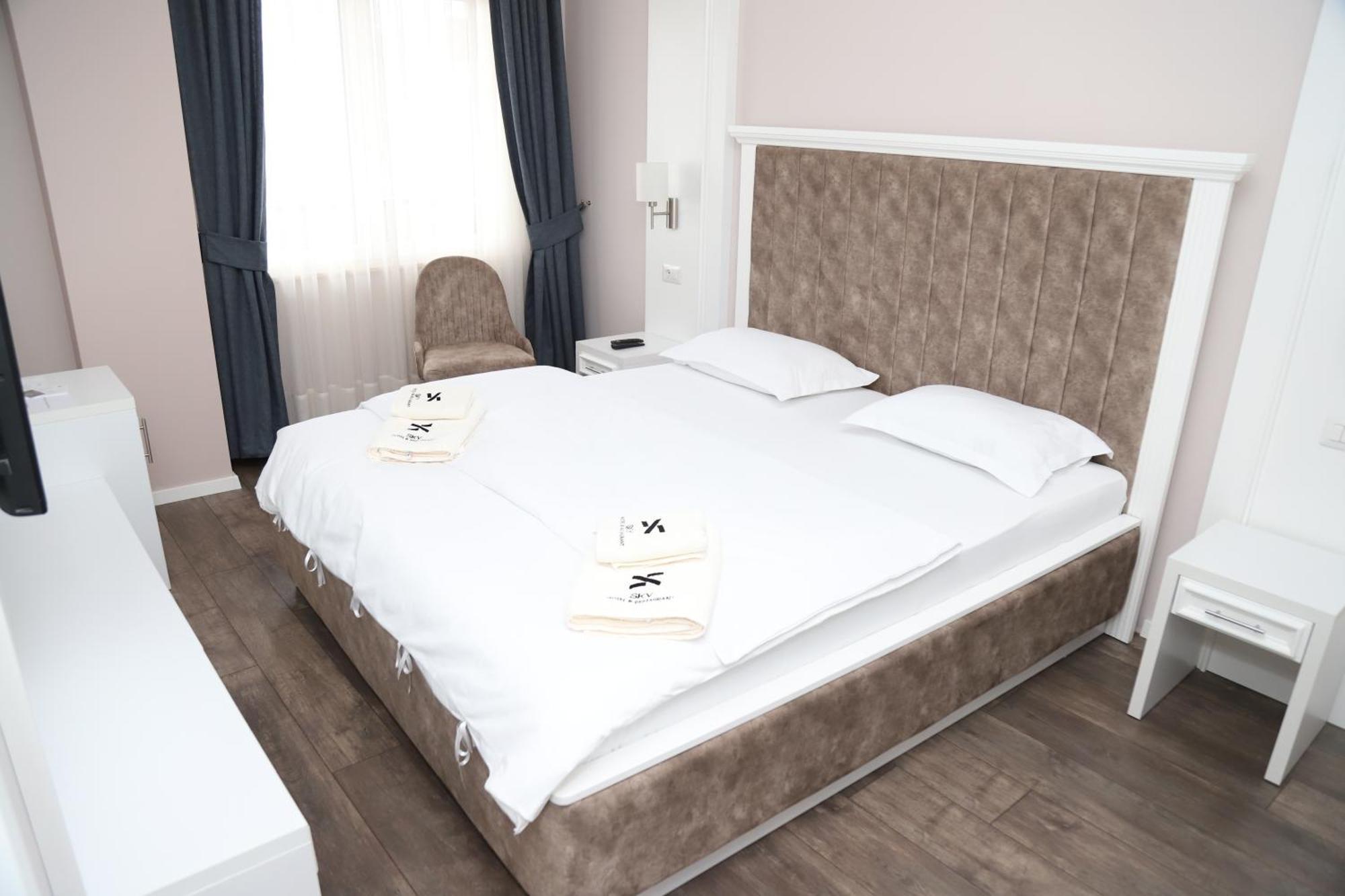 Sky Hotel Призрен Экстерьер фото