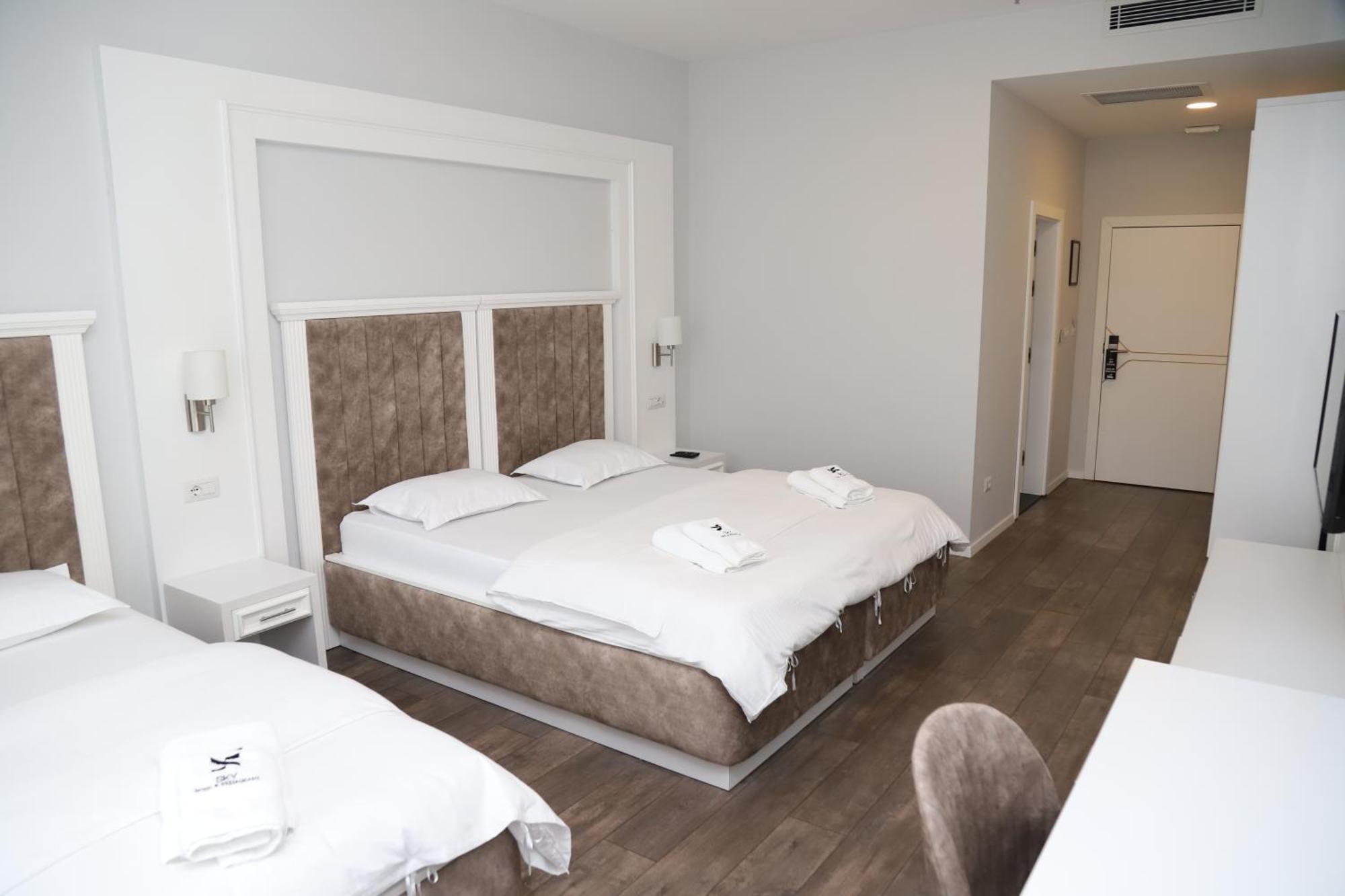 Sky Hotel Призрен Экстерьер фото