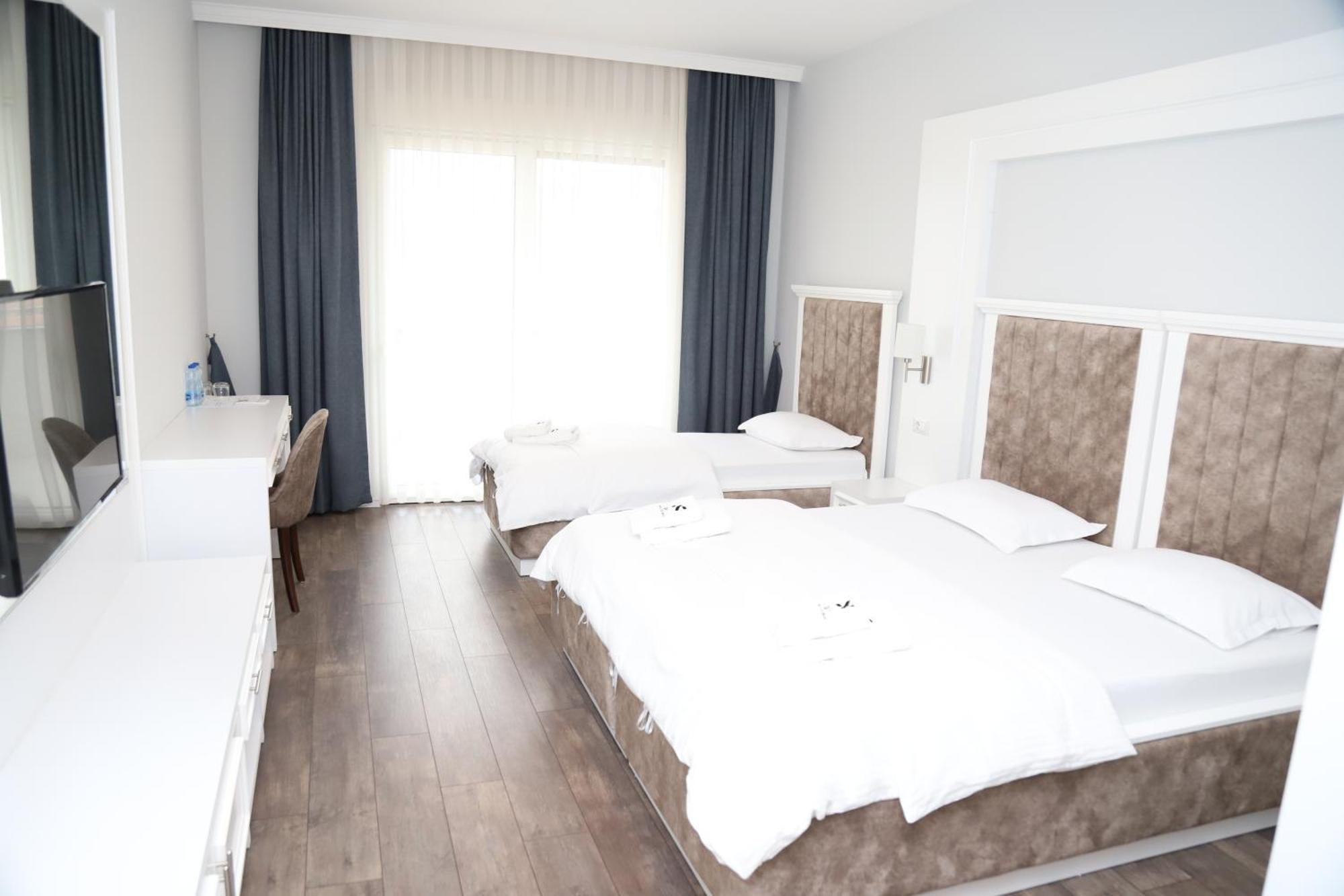 Sky Hotel Призрен Экстерьер фото