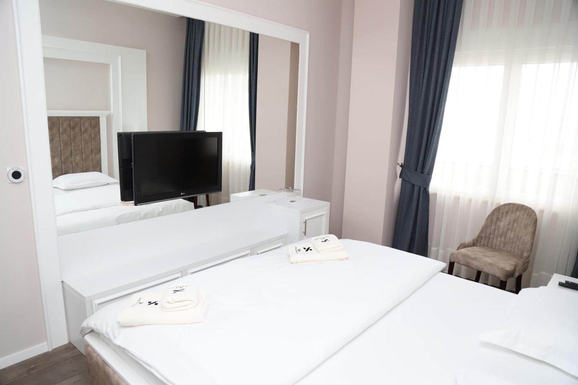 Sky Hotel Призрен Экстерьер фото