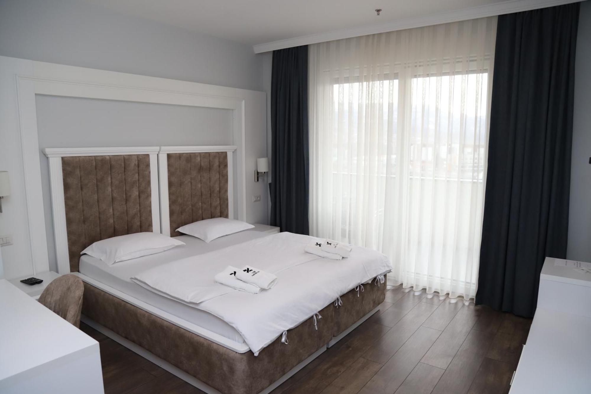 Sky Hotel Призрен Экстерьер фото