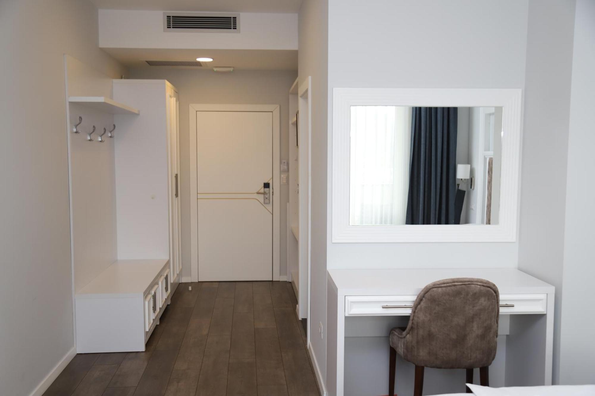Sky Hotel Призрен Экстерьер фото