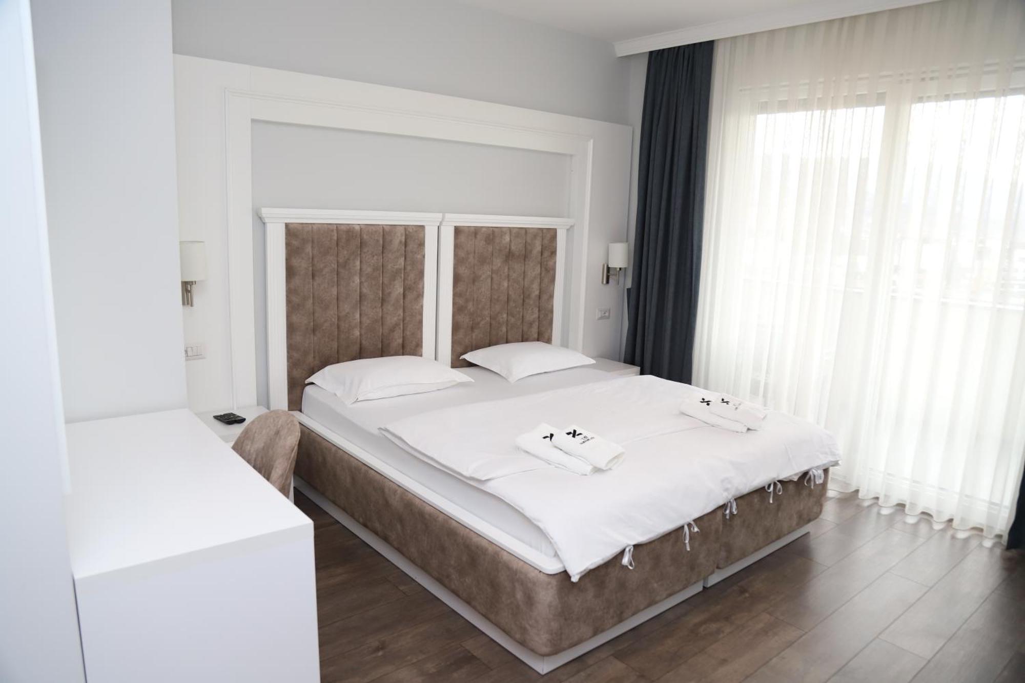 Sky Hotel Призрен Экстерьер фото