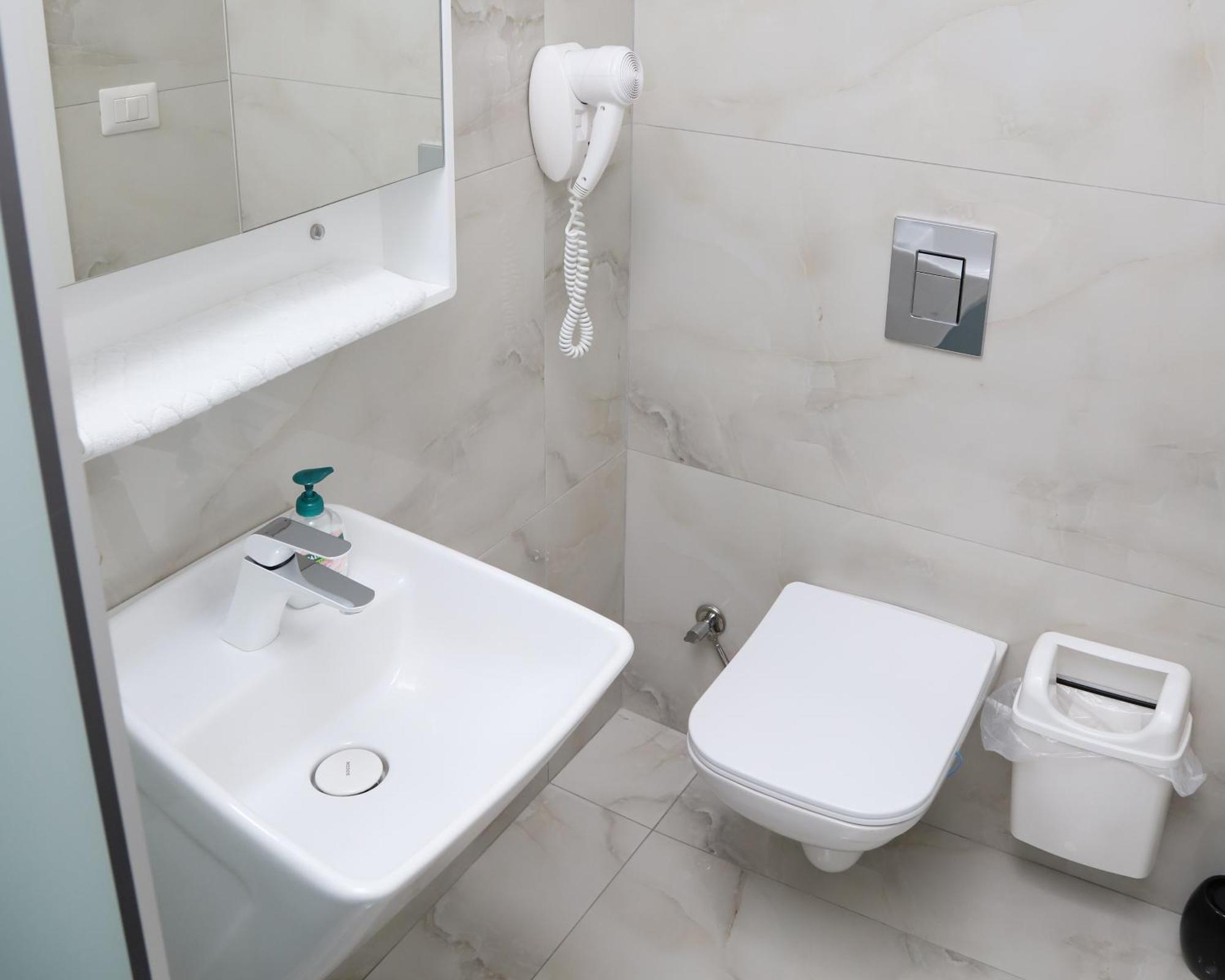 Sky Hotel Призрен Экстерьер фото