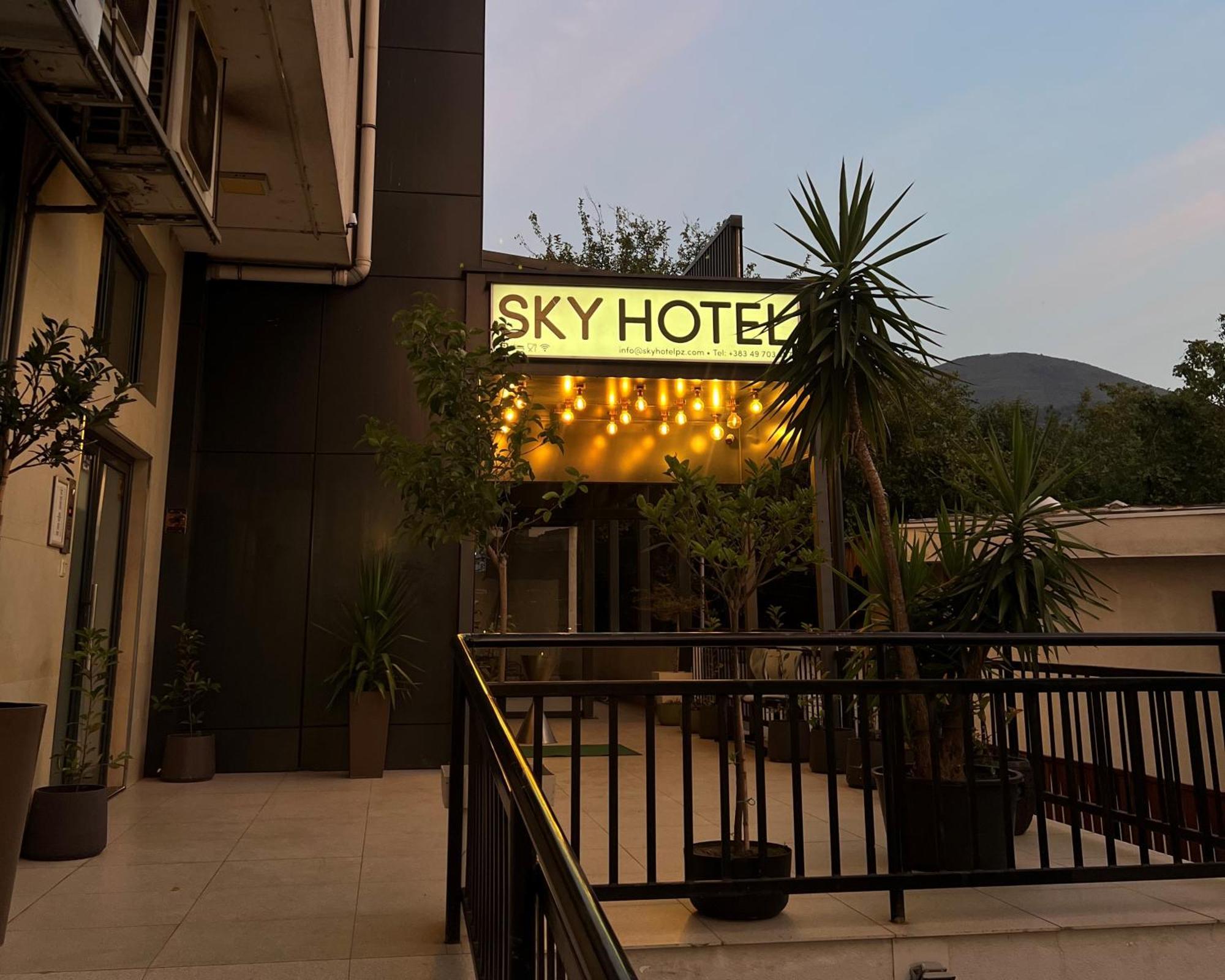 Sky Hotel Призрен Экстерьер фото